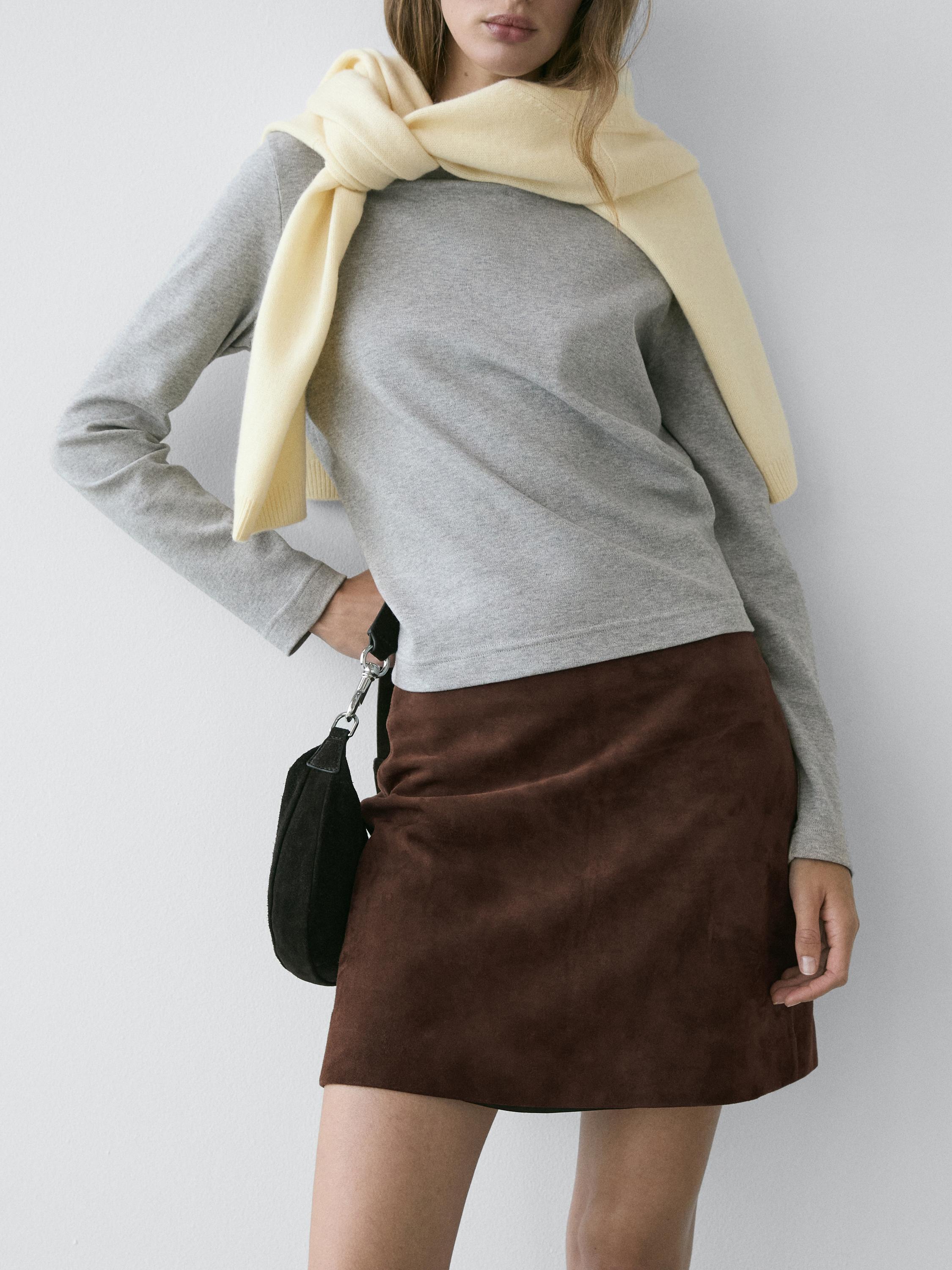 Minijupe en cuir effet daim